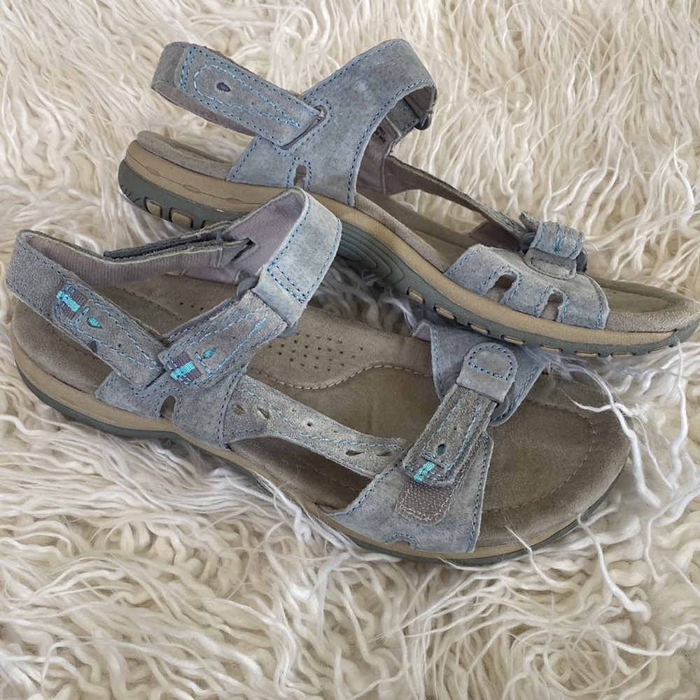 Earth Origins sandals - Picture 2 of 5